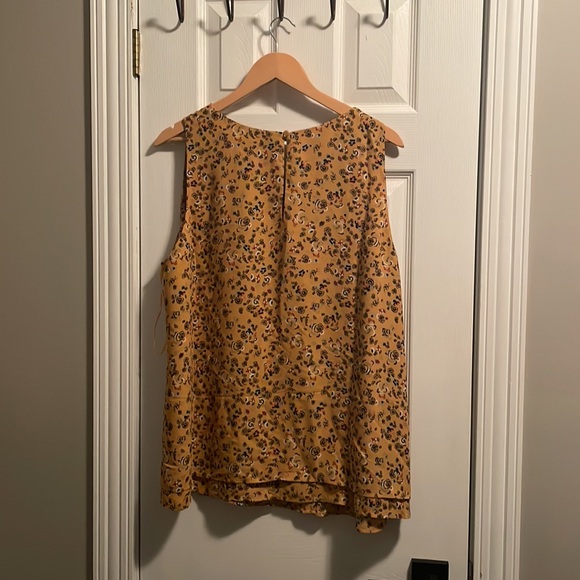 OkIn every story… Brand new top, size X - Picture 2 of 5